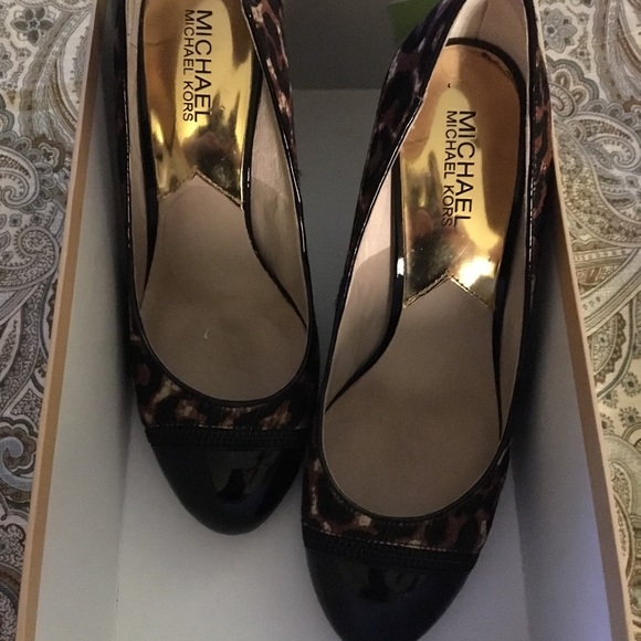 Michael Kors Leopard Pump - Picture 2 of 5